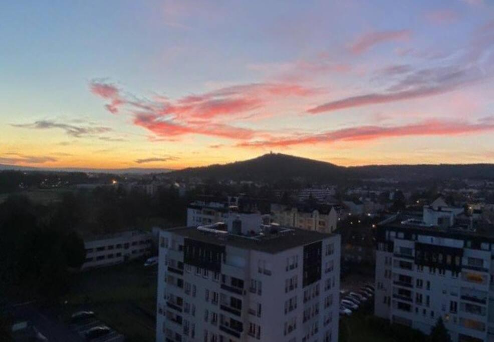 F2 65M2 Parking Prive Avec Une Belle Vue Metz Bagian luar foto