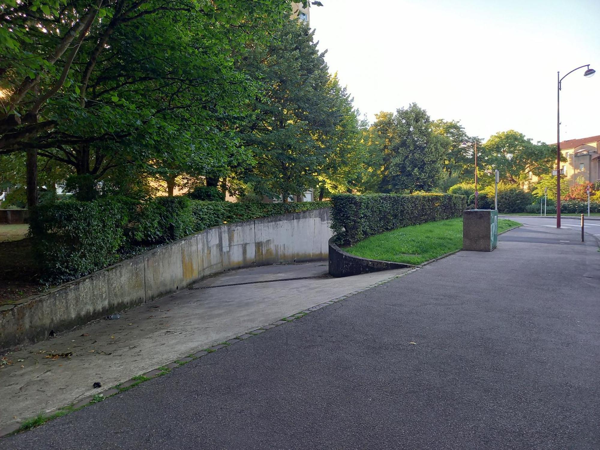 F2 65M2 Parking Prive Avec Une Belle Vue Metz Bagian luar foto
